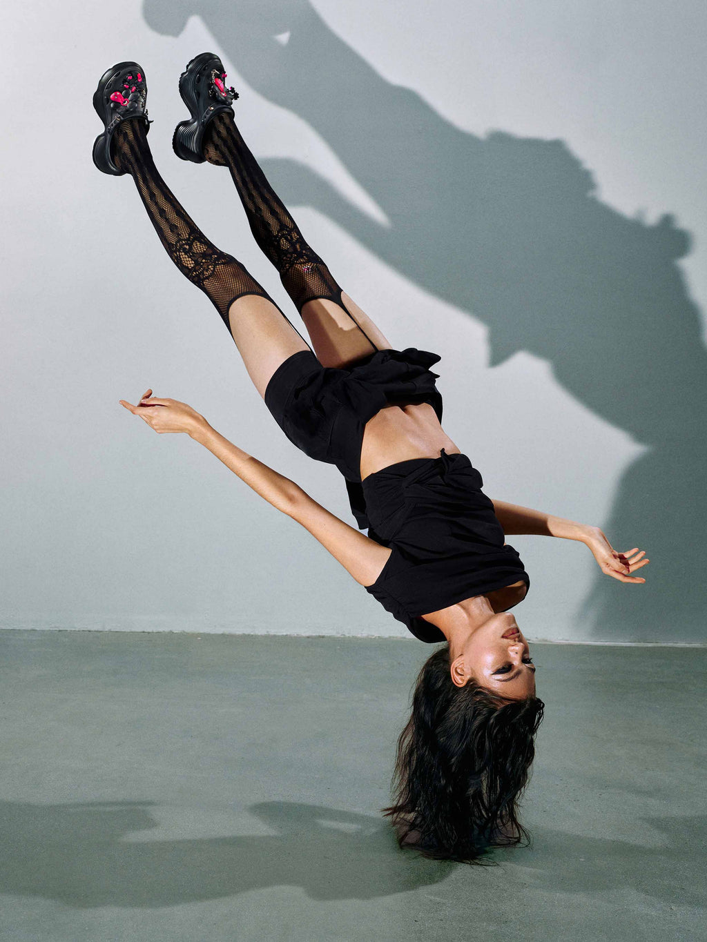 Daphne.Lab x BIGFAN | Tongue-Out Flower Platform Clogs Black