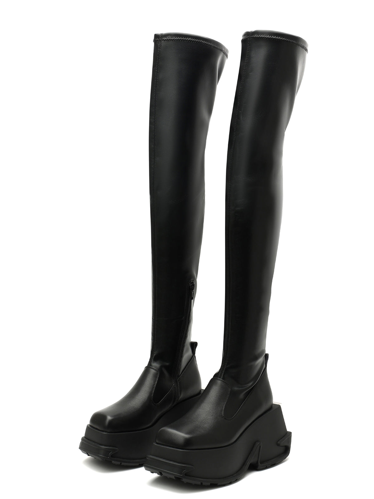 KLYMENE Overknee-Stiefel mit Keilabsatz in Schwarz