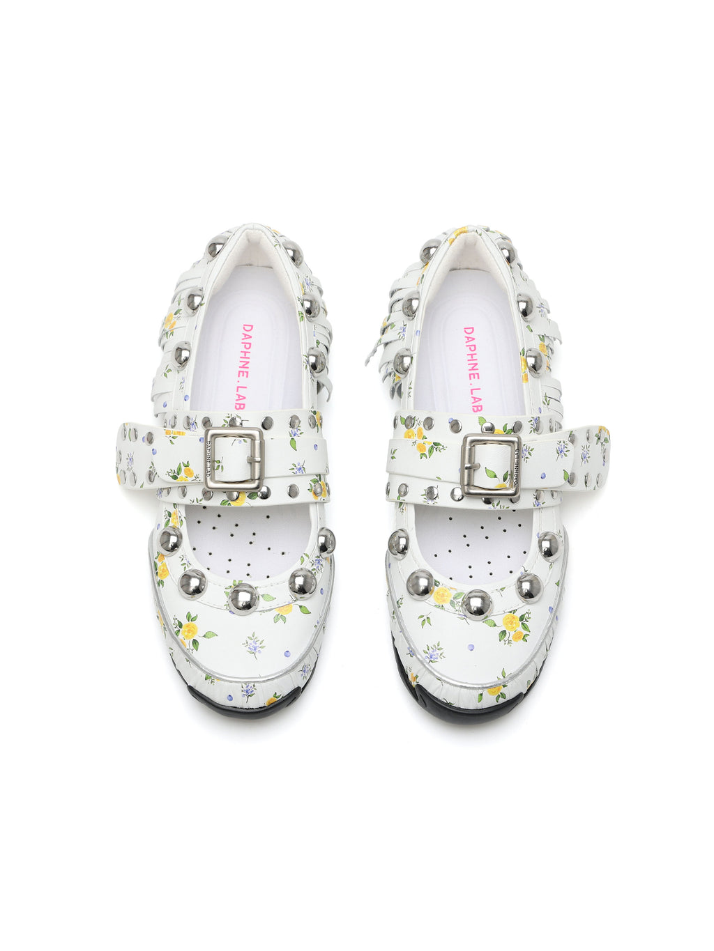 THYIA Mary Jane Ballerinas mit Nietenfransen und Blumenmuster in Weiß