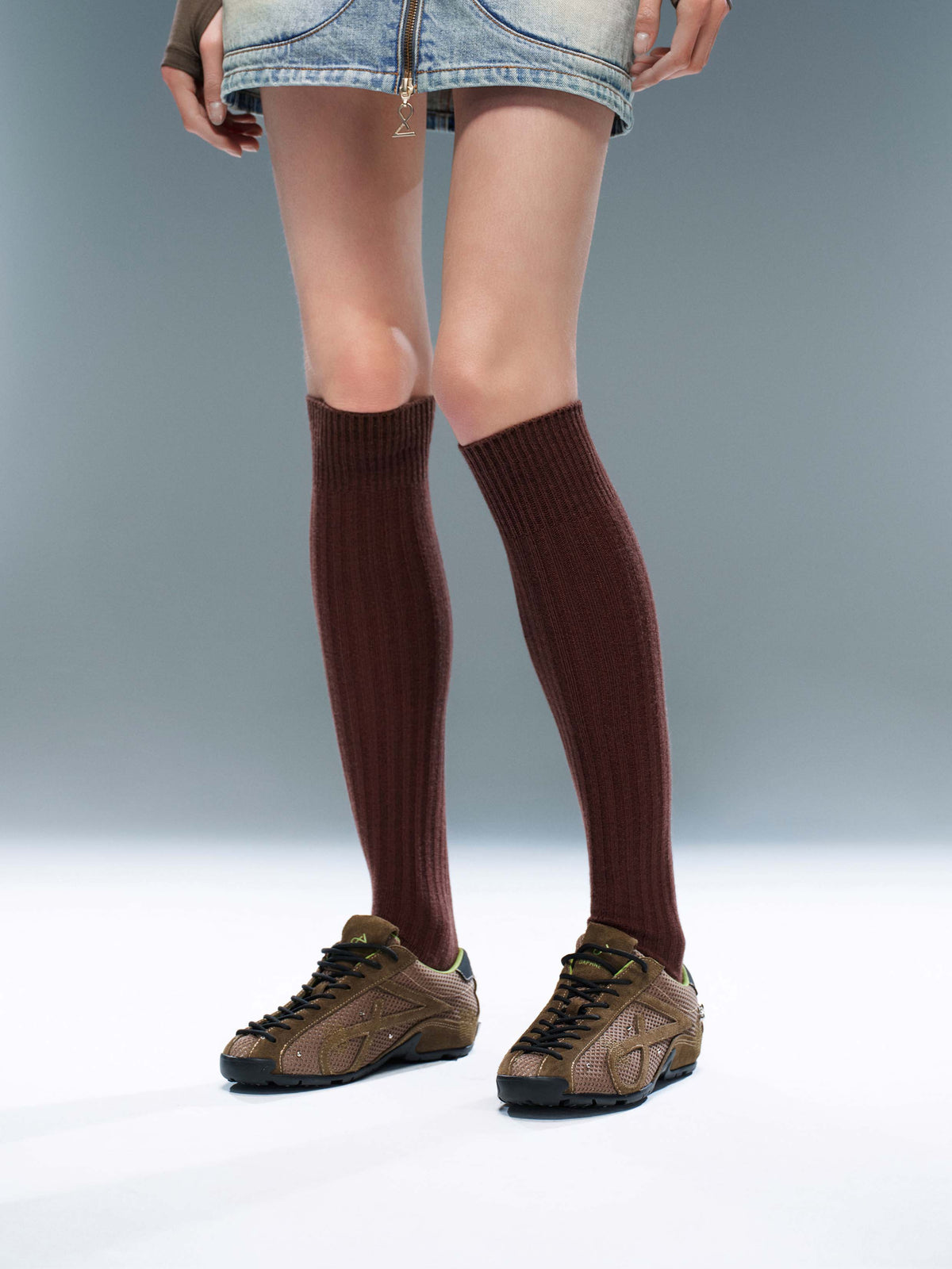 LETO Verzierte Sneaker Erdbraun