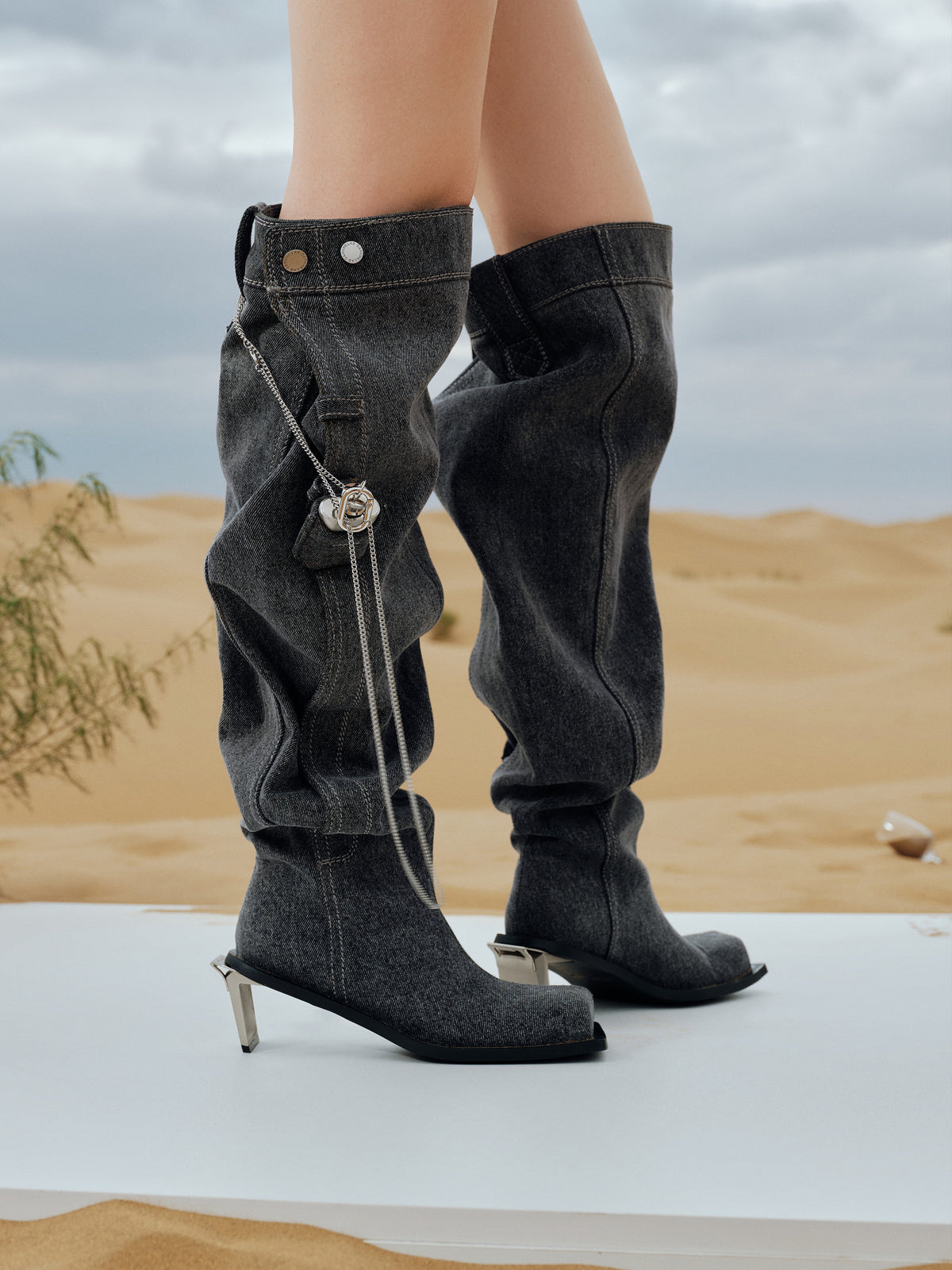ERINYS Opener Heel Overknee-Stiefel Schwarzer Denim
