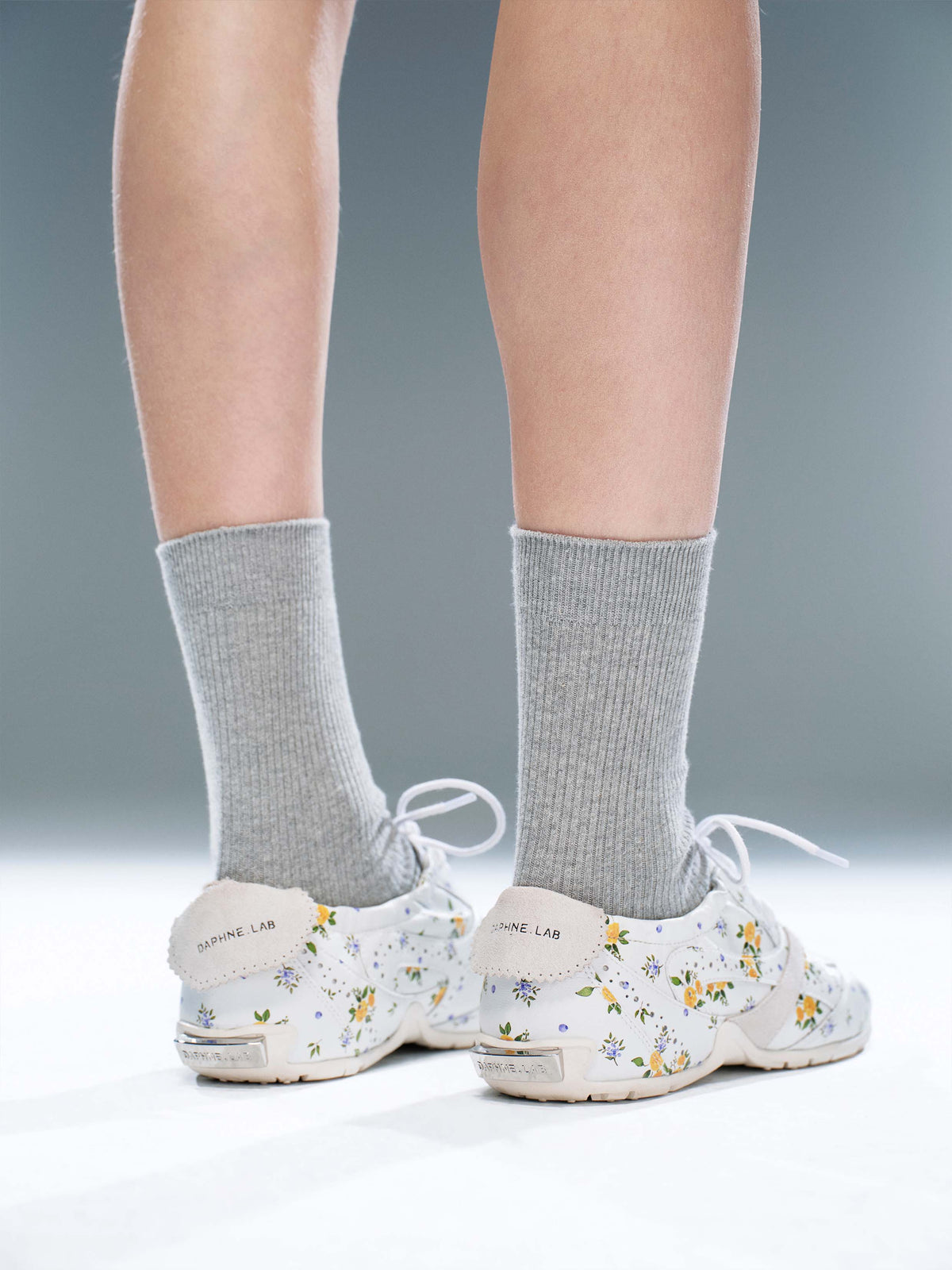 DIONE Fold-Over Tongue Trainers Elfenbein Blumenmuster