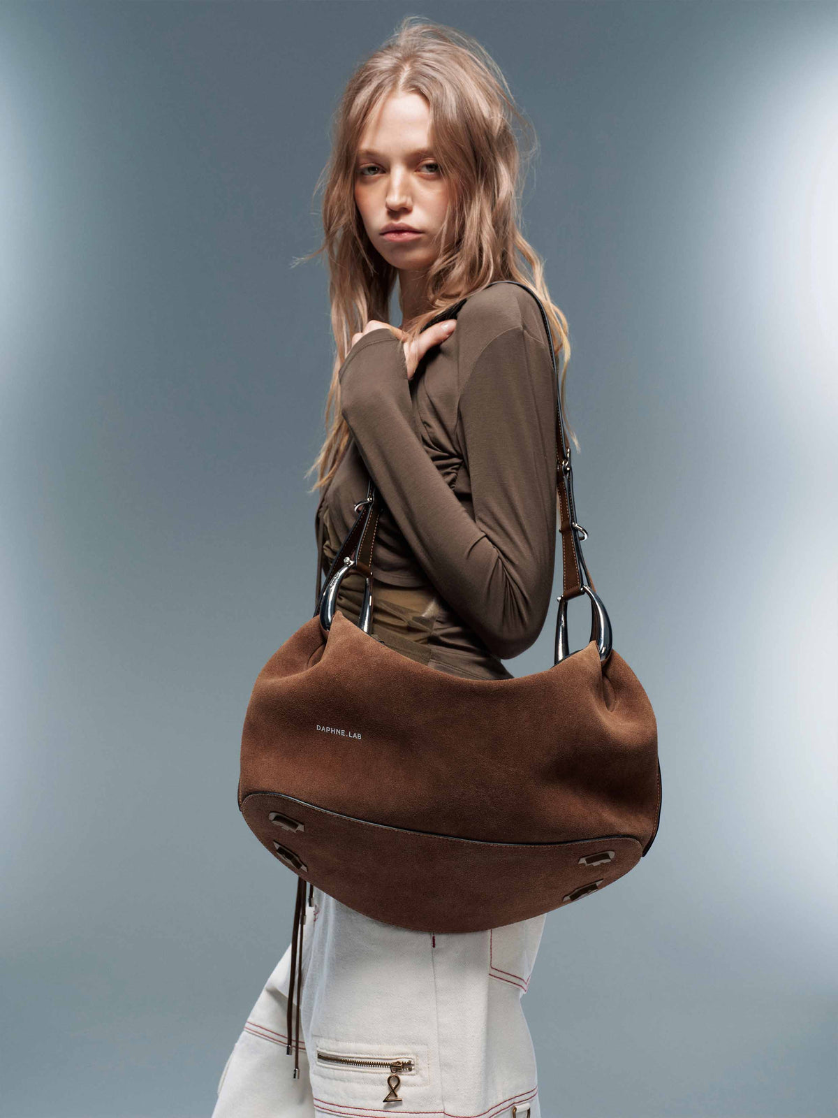 LAMIA XL Fang Schultertasche Braun